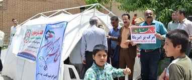 اندازه گيري فشار خون شركت كنندگان در راهپيمايي روز قدس با برپايي ايستگاه سلامت در شهرستان سامان
