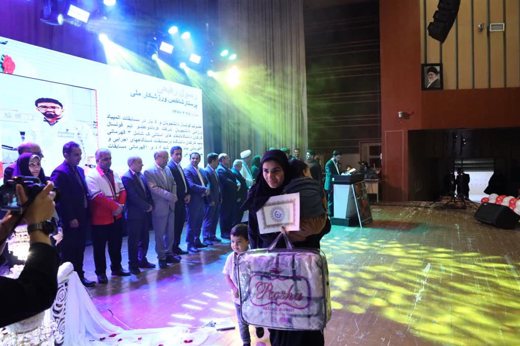 تصاویری از جشن گرامیداشت هفته پرستار در فرهنگسرای شهرکرد